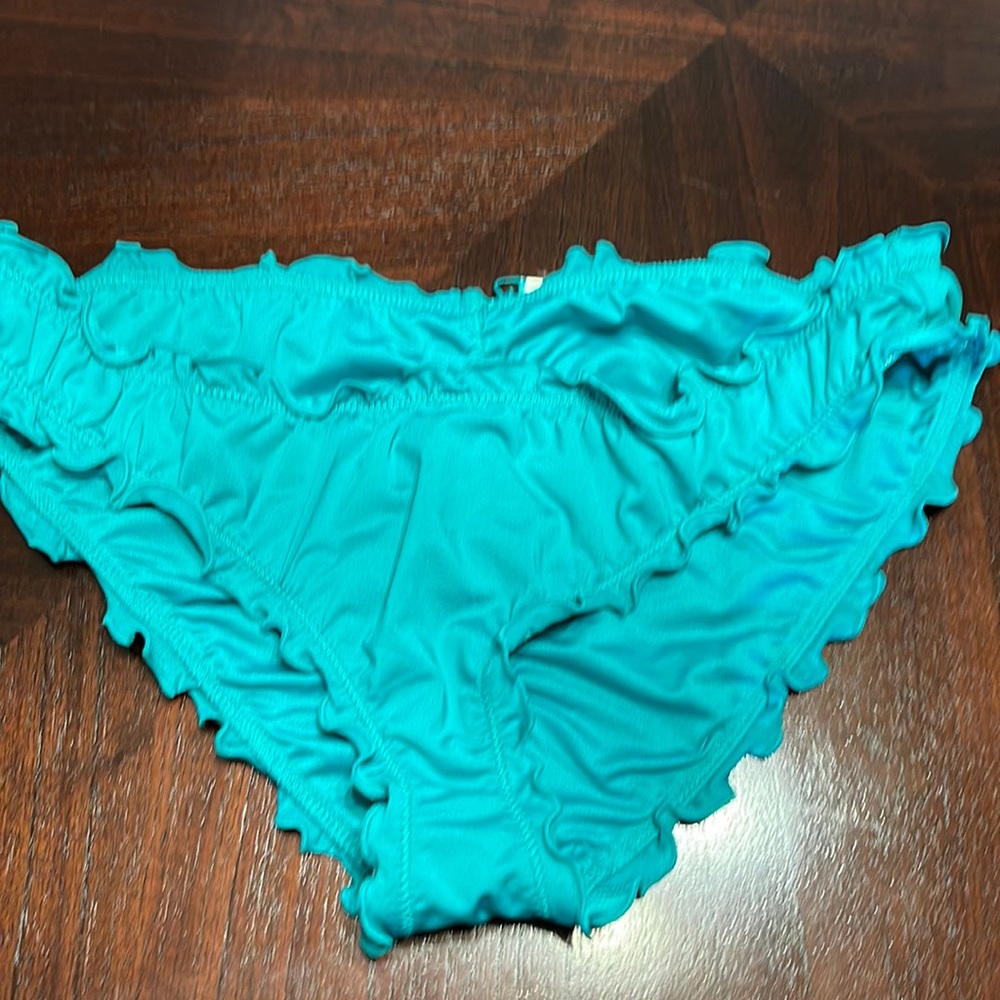 Victoria Secret Bathing Suit Size 36C Bottoms M Never worn.